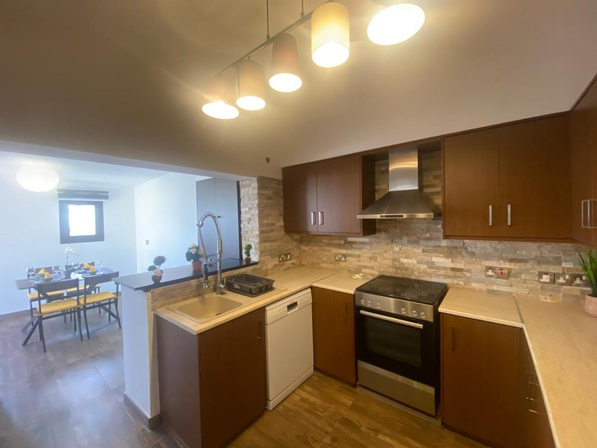 Philip Spacious Apartment Лимасол Экстерьер фото